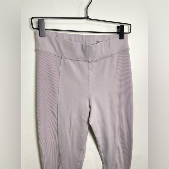 Alo Yoga No Limit 7/8 High Waist Ribbed Trim Leggings Lavender‎ Dusk Size M - Picture 4 of 9